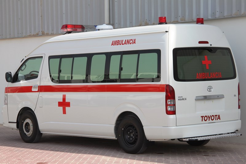 toyota-hiace-4x2-high-roof-ambulance-1-